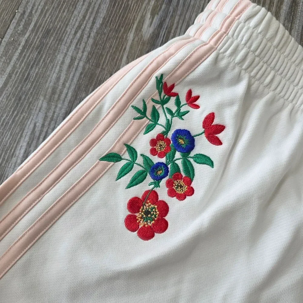 Adidas Fashion Graphics Floral Shorts Fleece Cream Tan IS3869 Women's Small S - Picture 3 of 7